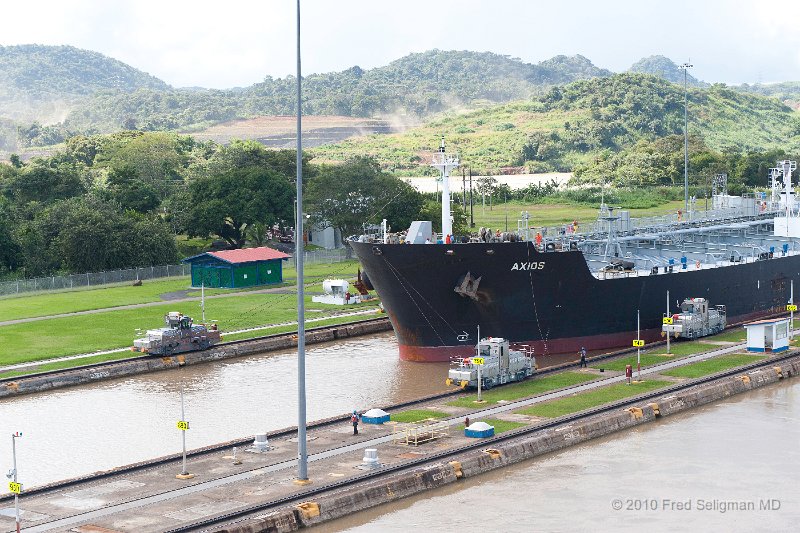 20101204_152914 D3.jpg - Miraflores Locks, Panama Canal.  Close-up of tanker shows how the 'engines' pull ship along